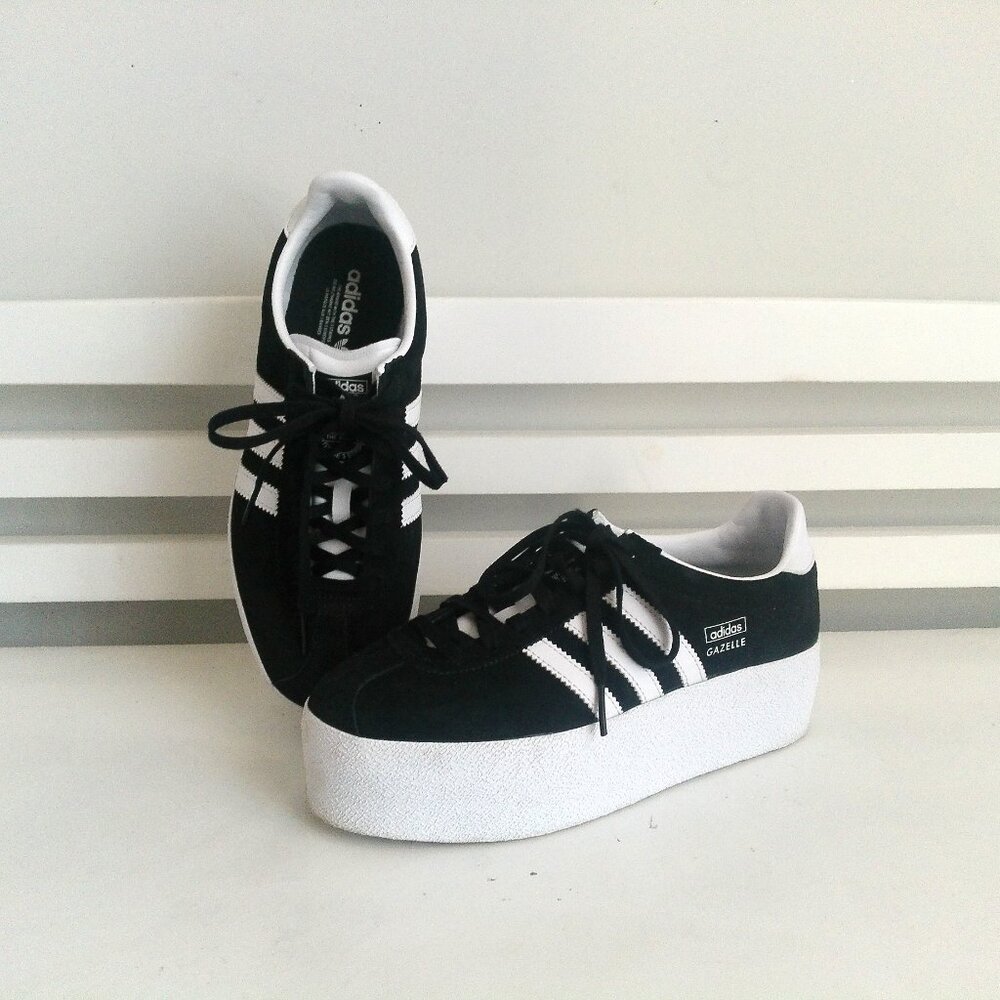 ADIDAS WOMEN'S Gazelle Up BLACK/WHITE SNEAKERS Sz-US 7 - Picture 6 of 12